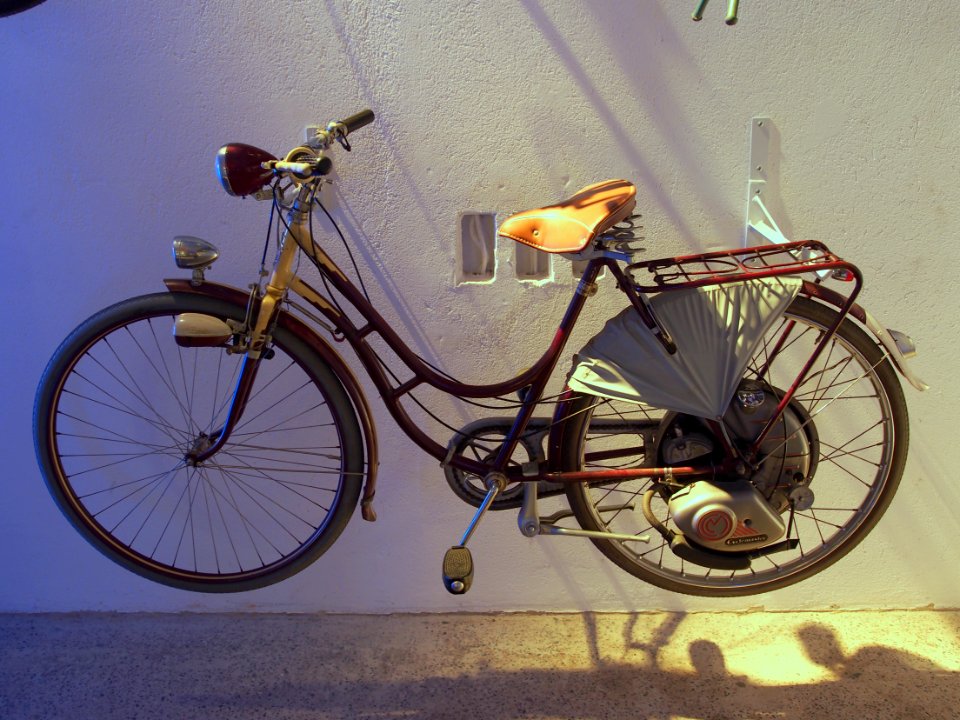 1950_Cyclemaster_pic1_Teknikens_och_Sjöfartens_hus,_Science_and_Maritime_House