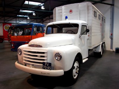 1955_Volvo_ambulance_pict1