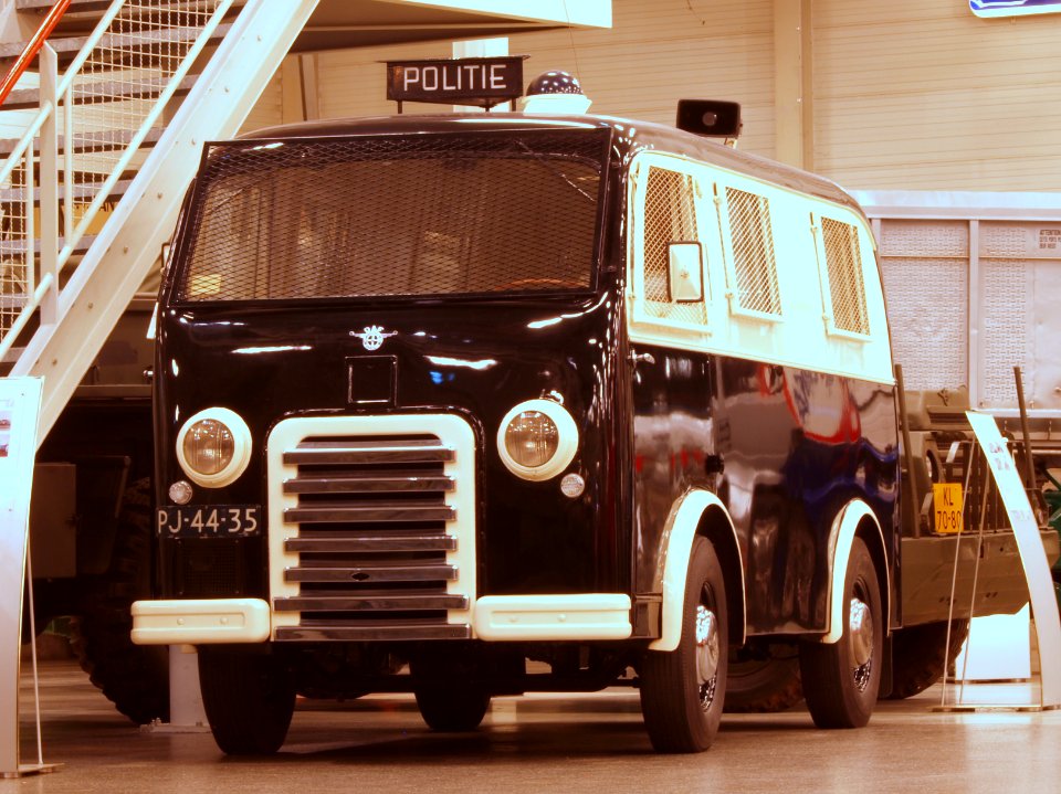1950_DAF_A10,_Politie_Eindhoven_in_het_Daf_Museum_pic2