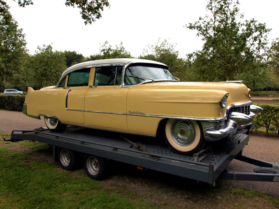 1955_Cadillac_Fleetwood,_Dutch_licence_registration_AE-78-40_p5