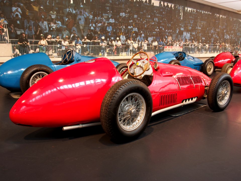 1950_Ferrari_F2_212,_12_cylinder,_2562cm3,_200hp,_230kmh,_photo_3
