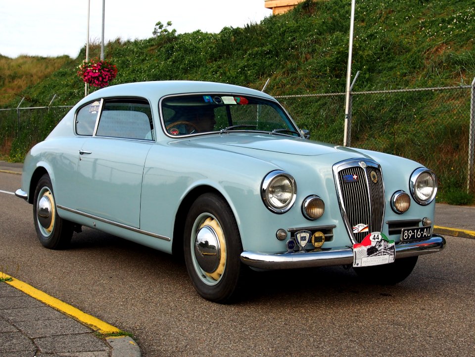 1955_LANCIA_AURELIA_B20,_licence_89-16-AU,_pic2