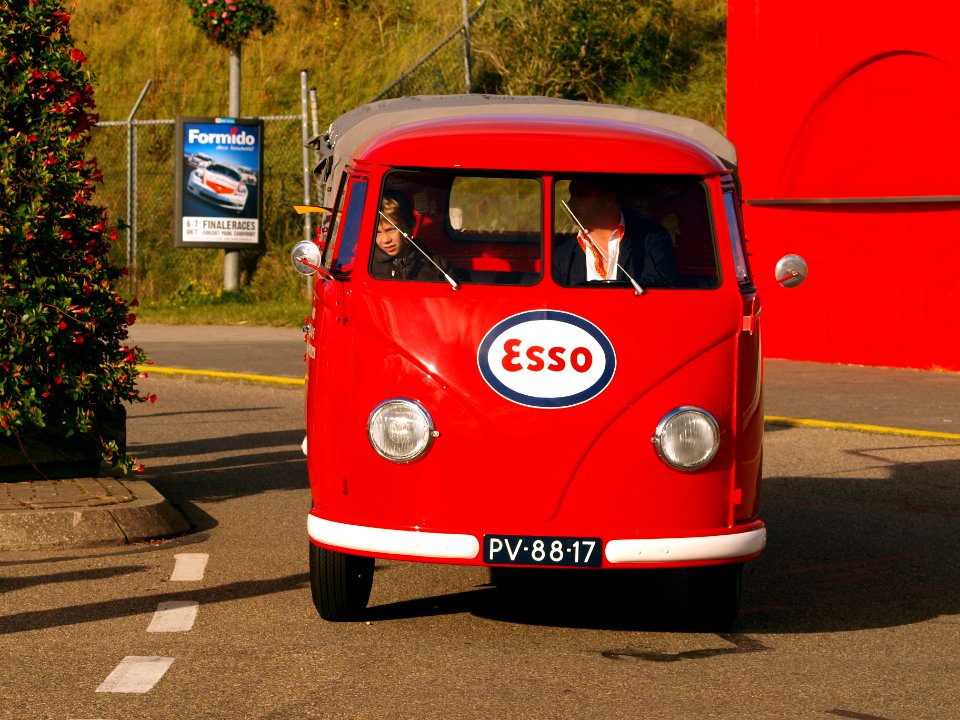 1956_Volkswagen_Transporter_T1_2slash26_Pickup_pic3