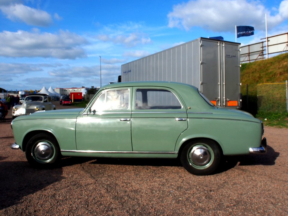 1956_Peugeot_403_pic2