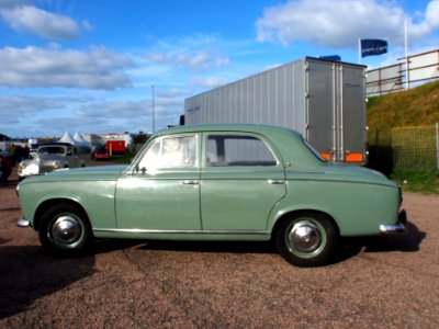 1956_Peugeot_403_pic2