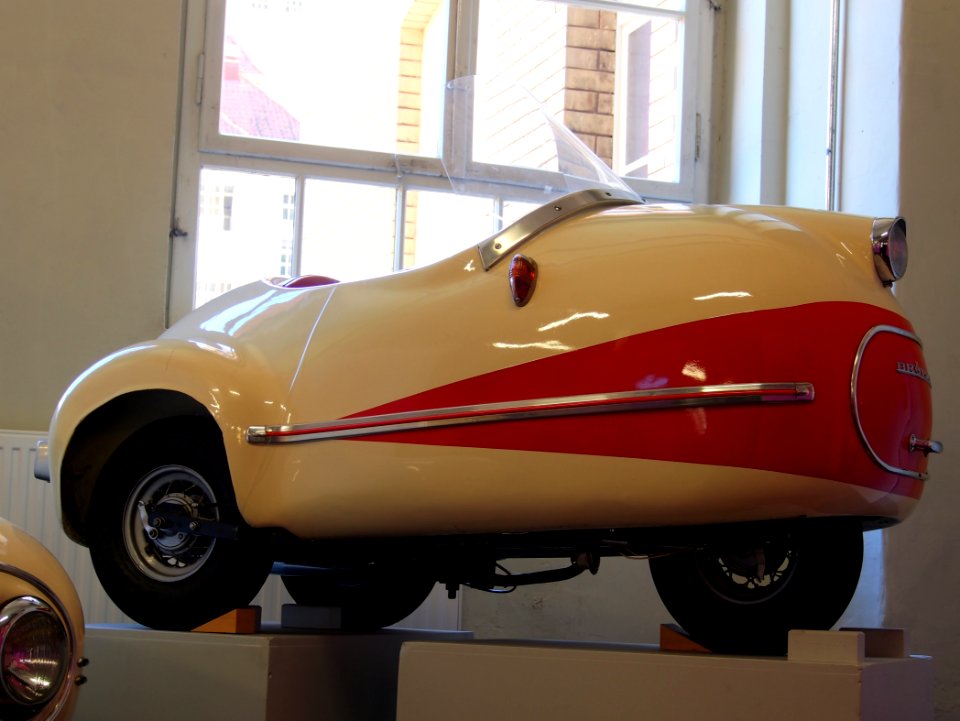 1957_Brütsch_Mopetta,_Rollende_Einkaufstasche,_49cc_2,3hp_bild_5