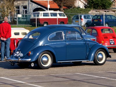 1956_Volkswagen_II,_Dutch_licence_registration_AM-79-52,_pic3