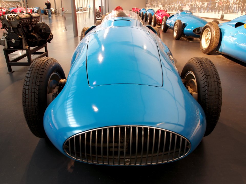 1955_Gordini_GP_type_32,_8_cylinder,_250hp,_2473cm3,_270kmh,_photo_2