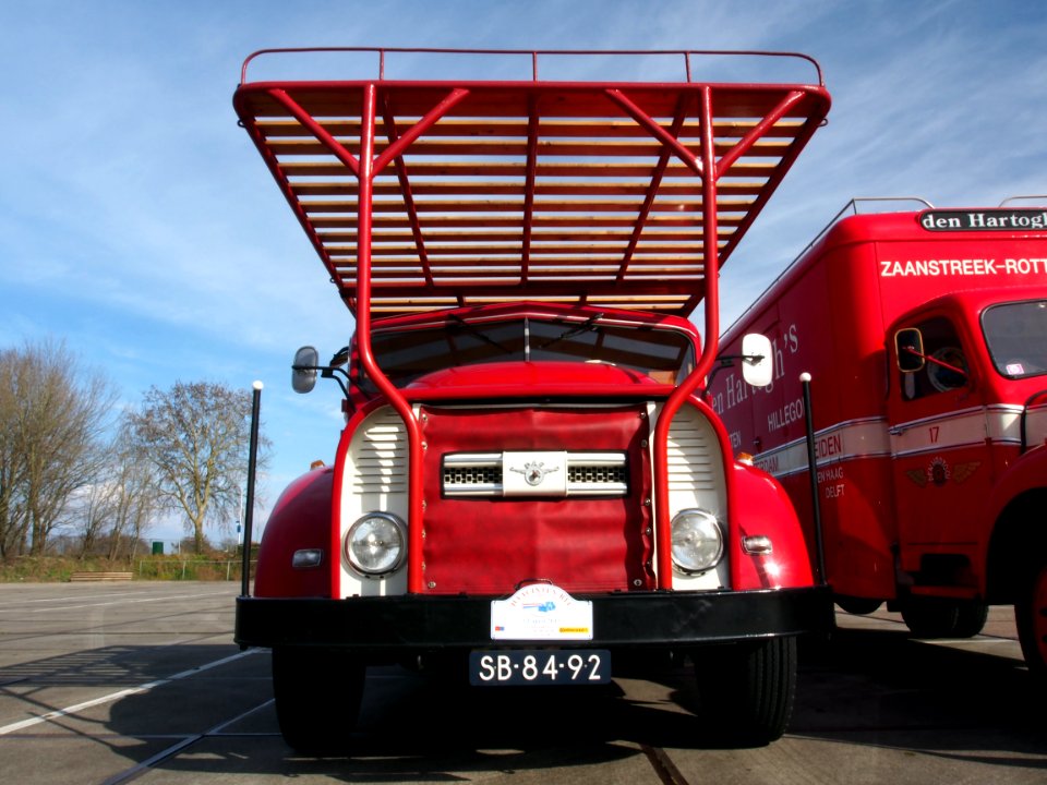 1957_DAF_A15_D_516_Torpedofront-truck,_pic6