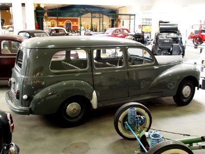 1956_Peugeot_203_Limousine_commerciale_photo_2