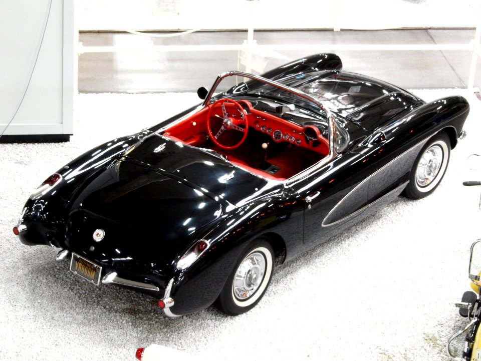 1956_Chevrolet_Corvette_Cabrio_pic3