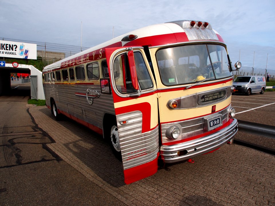 1952_GMC_Silver_Eagle_(M3_CQ,_PD4103)_coach,_pic13