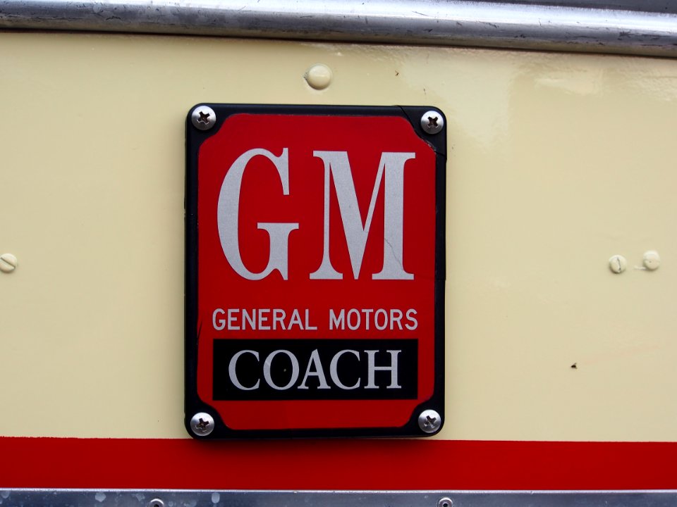 1952_GMC_Silver_Eagle_(M3_CQ,_PD4103)_coach,_pic4