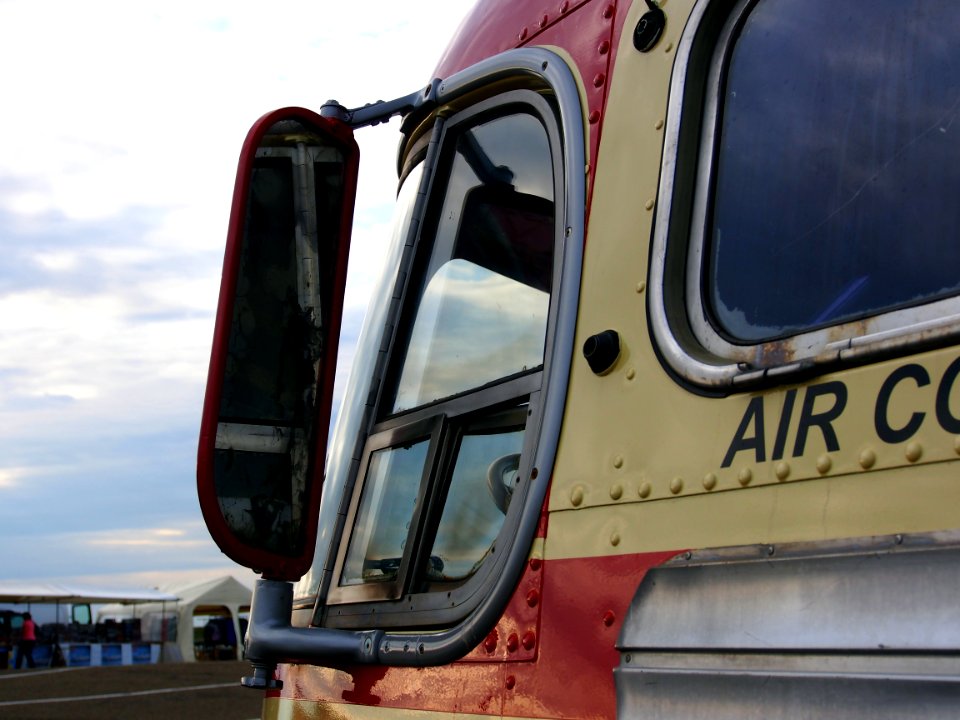 1952_GMC_Silver_Eagle_(M3_CQ,_PD4103)_coach_mirror,_pic10