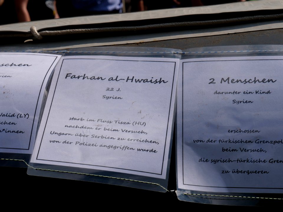 1Europafüralle_demonstration_Berlin_refugee_boat_as_monument_19