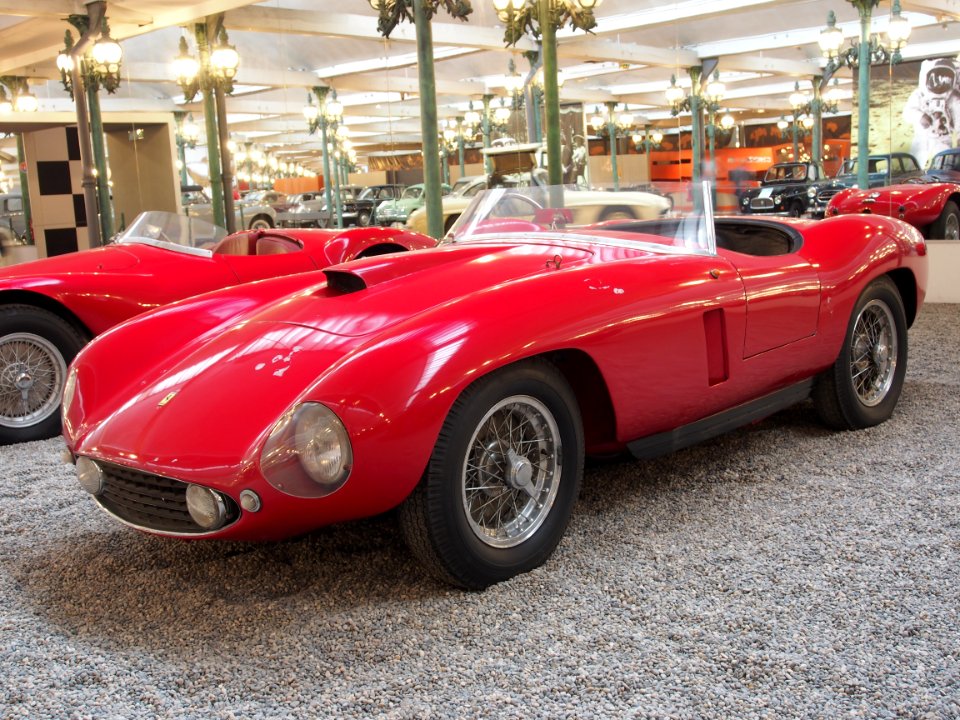 1952_Ferrari_250MM,_12_cylinder,_240cv,_2963cm3,_250kmh,_photo_3