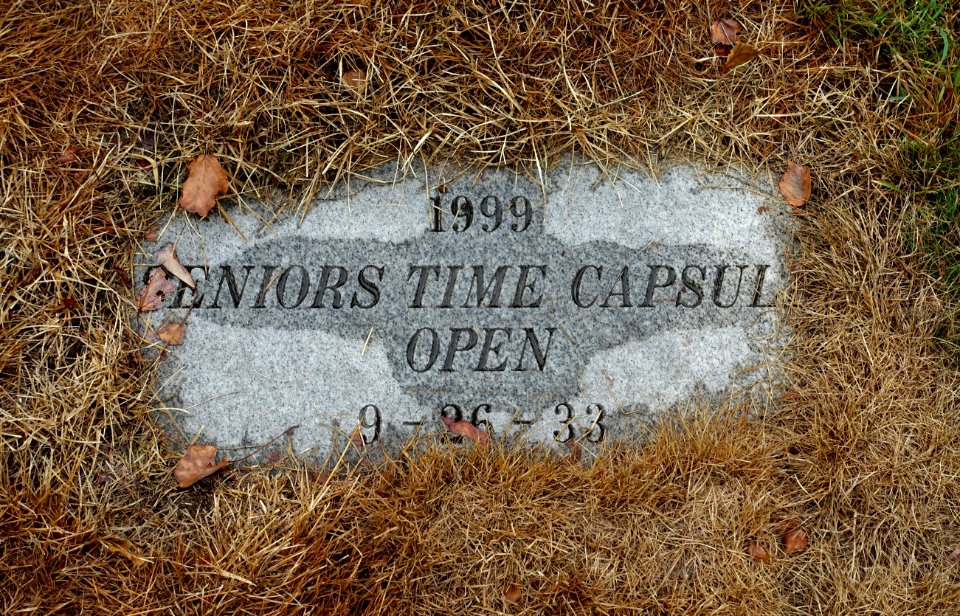 1999_Seniors_Time_Capsule_Open_9-26-33_-_Palisado_Green_-_Windsor,_Connecticut_-_DSC04388