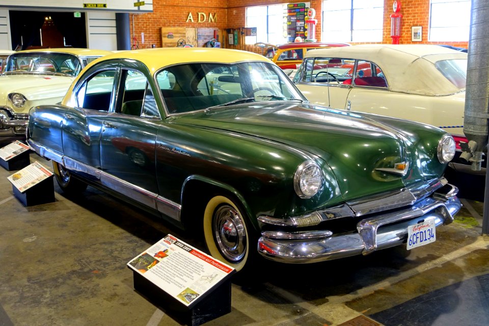 1952_Kaiser_Manhattan,_Four_Door_Sedan_Model_K_522_-_Automobile_Driving_Museum_-_El_Segundo,_CA_-_DSC01448