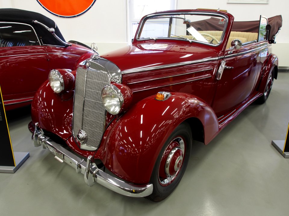 1952_Mercedes_170S_Cabrio_B_(W136),_52hp,_1767cc,_122kmh