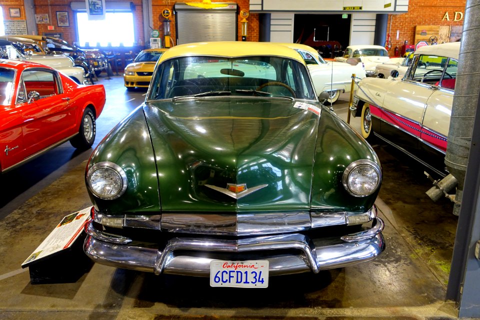 1952_Kaiser_Manhattan,_Four_Door_Sedan_Model_K_522_-_Automobile_Driving_Museum_-_El_Segundo,_CA_-_DSC01452