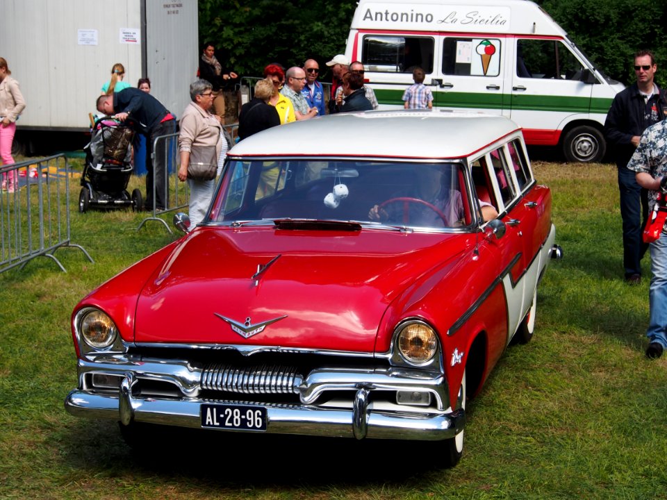 1955_Plymouth_Plaza_pic3