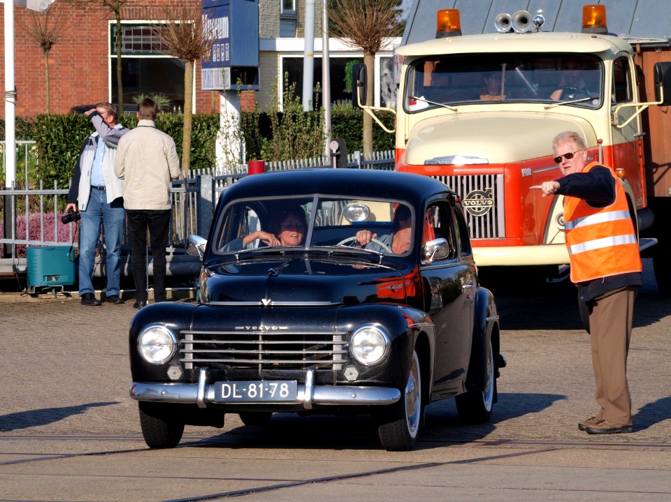 1955_Volvo_PV_444_H,_Dutch_licecence_registration_DL-81-78,_pic2