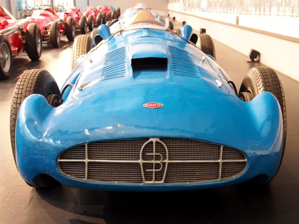 1955_Bugatti_GP_251,_8_cylinder,_230hp,_2421cm3,_260kmh,_photo_2