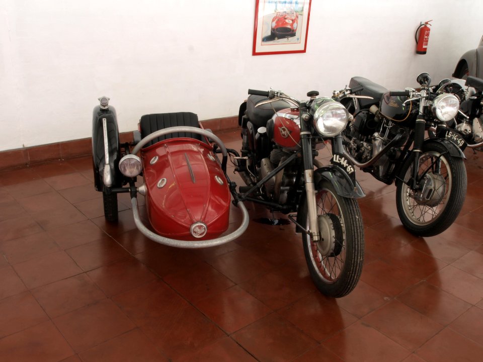1955_Matchless_G9,_498cc,_80kmh