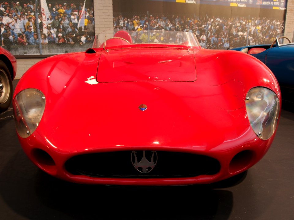 1955_Maserati_Sports_300S,_6_cylinders,_2993cm3,_280hp,_280kmh,_photo_2