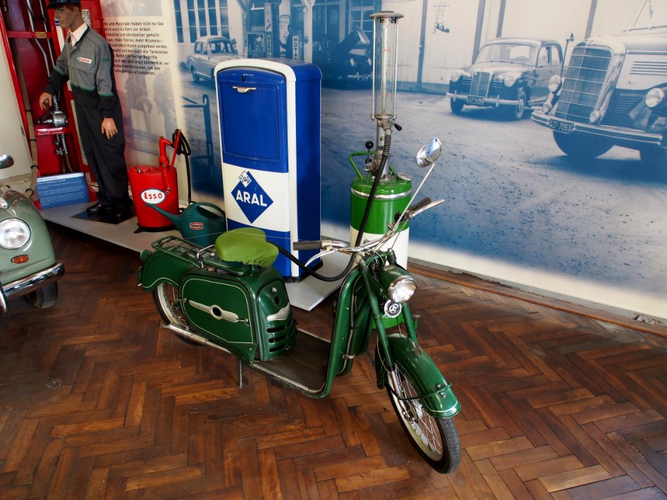 1955_Meister_Solo-Roller,_47cc_1,5hp_40kmh_bild_1