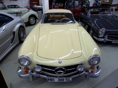 1955_Mercedes_300_SL_(W198),_215hp,_3000cc,_250kmh_pic1