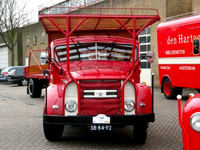 1957_DAF_A15_D_516_Torpedofront-truck,_pic4