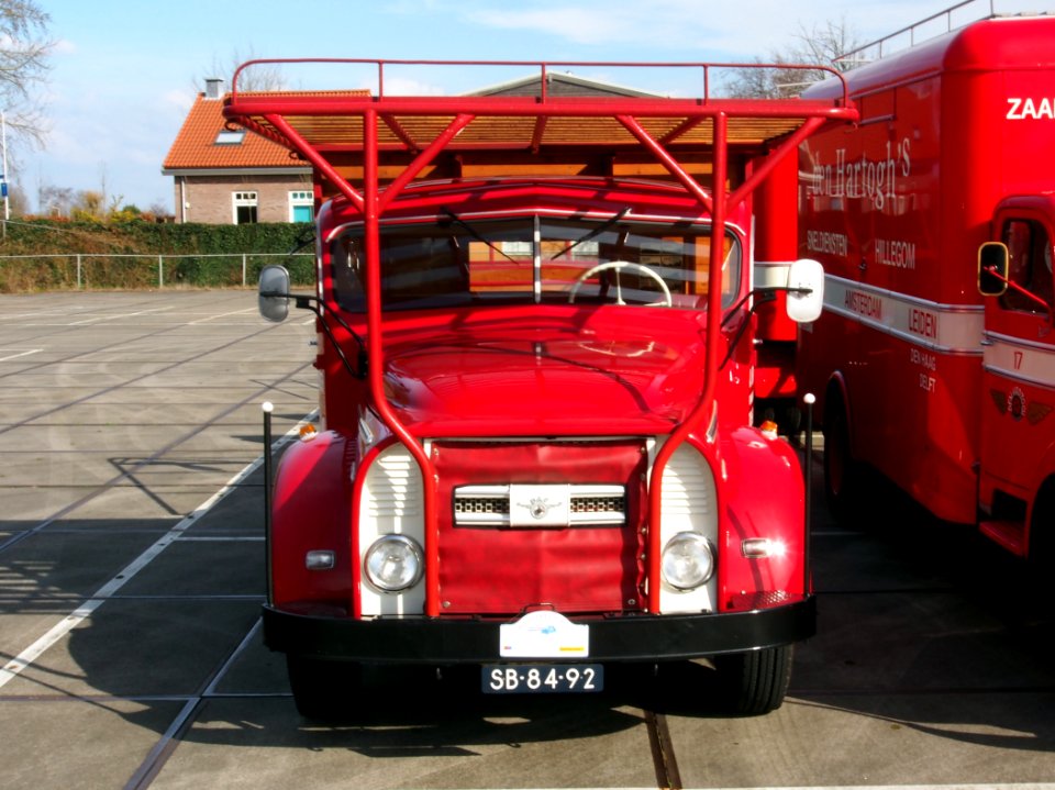 1957_DAF_A15_D_516_Torpedofront-truck,_pic5