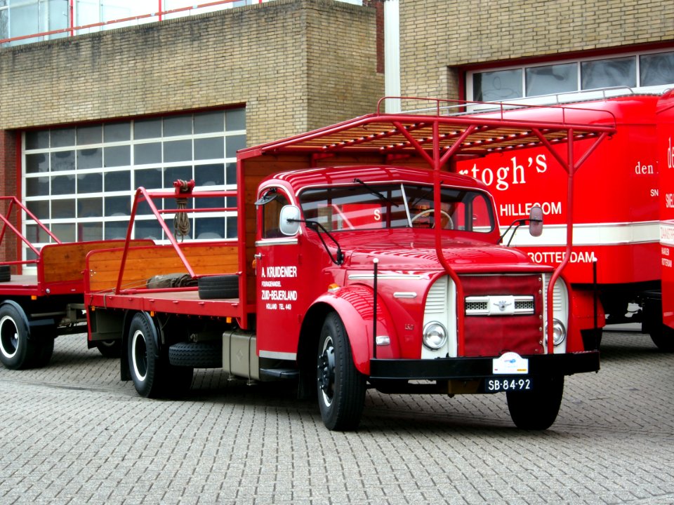 1957_DAF_A15_D_516_Torpedofront-truck,_pic2