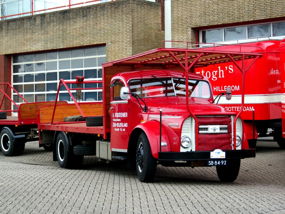 1957_DAF_A15_D_516_Torpedofront-truck,_pic1