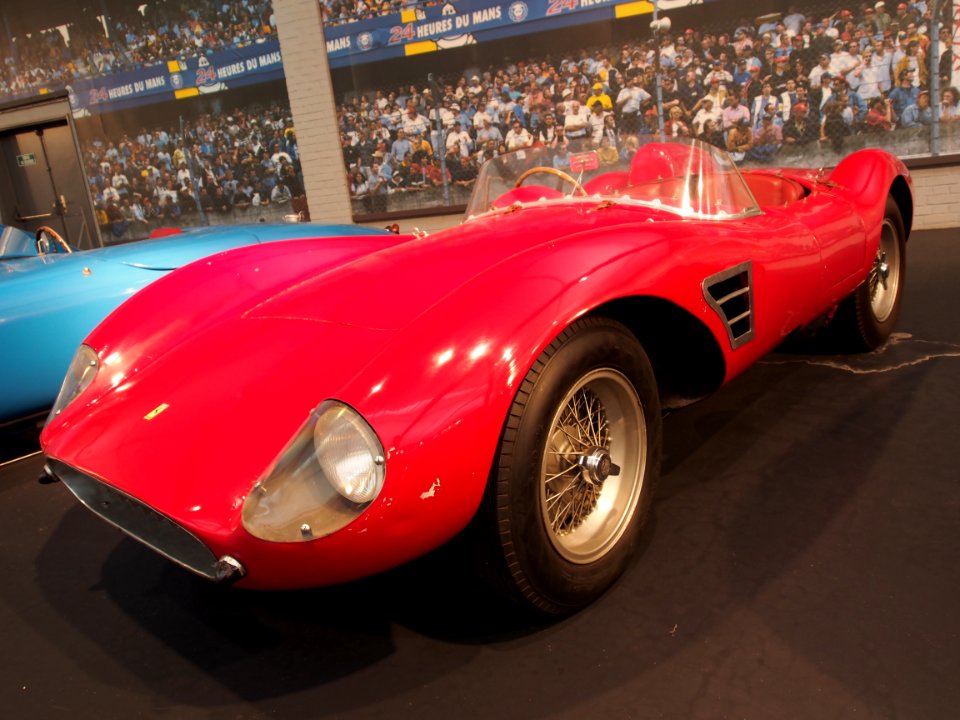 1957_Ferrari_500_TRC,_4_cylinder,_1985cm3,_190hp,_245kmh,_photo_1