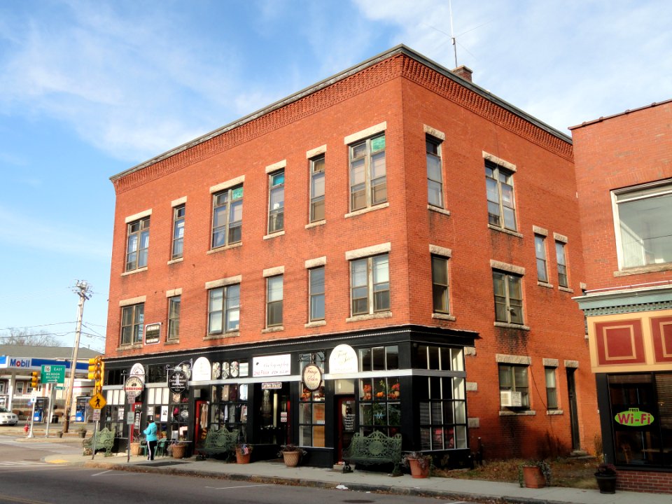 2_South_Main_Street,_Uxbridge,_Massachusetts_-_DSC02776