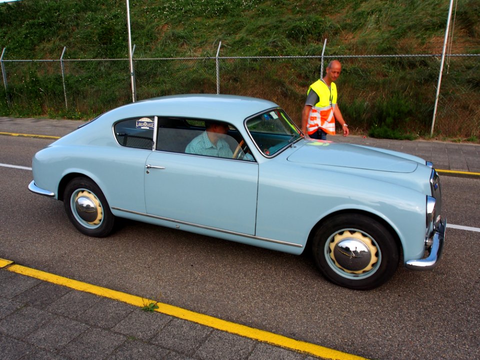 1955_LANCIA_AURELIA_B20,_licence_89-16-AU,_pic3