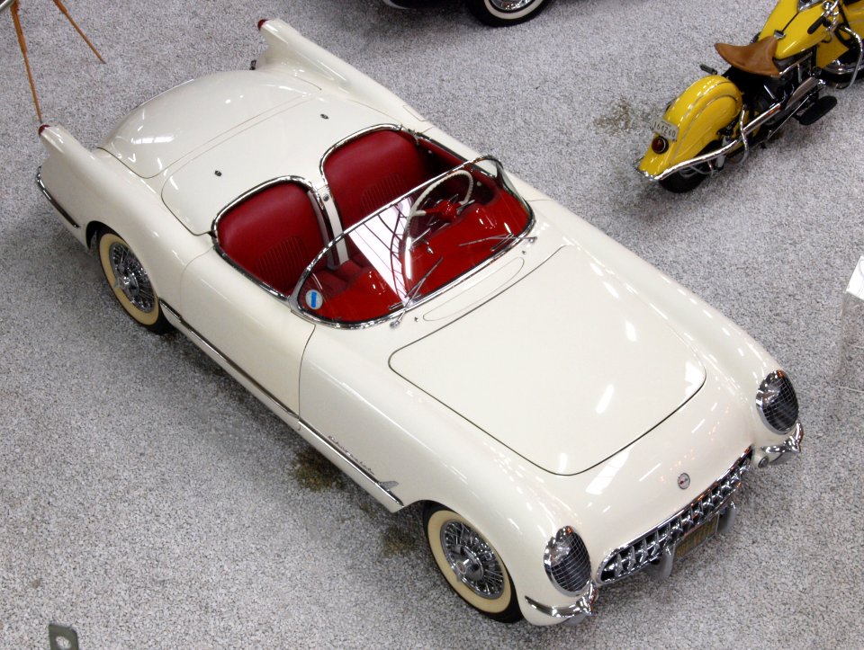 1955_Chevrolet_Corvette_Roadster_pic3