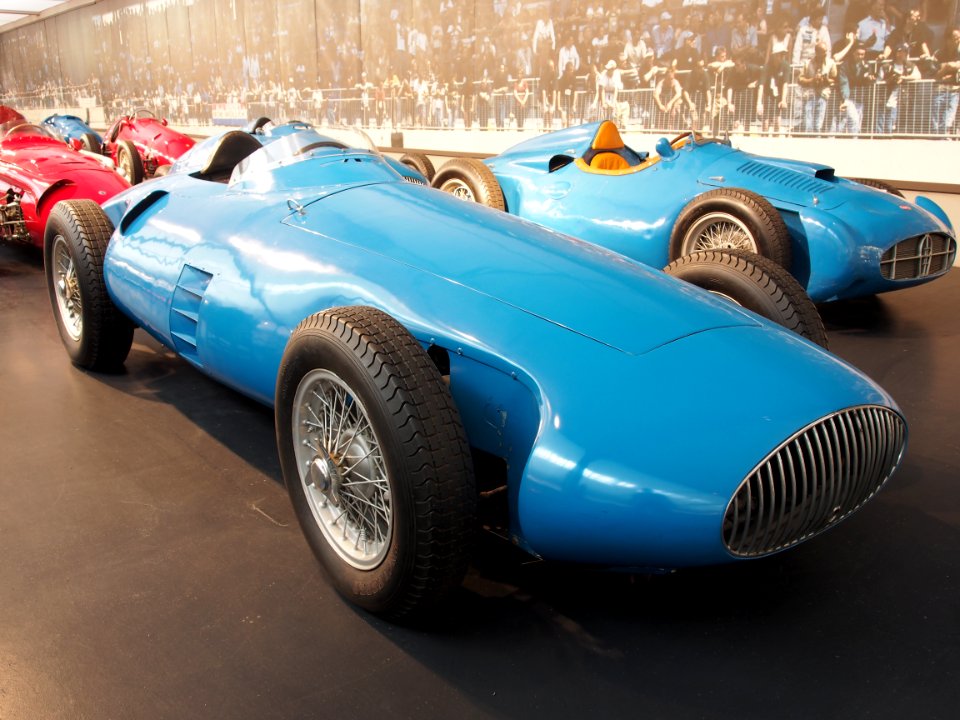 1955_Gordini_GP_type_32,_8_cylinder,_250hp,_2473cm3,_270kmh,_photo_1