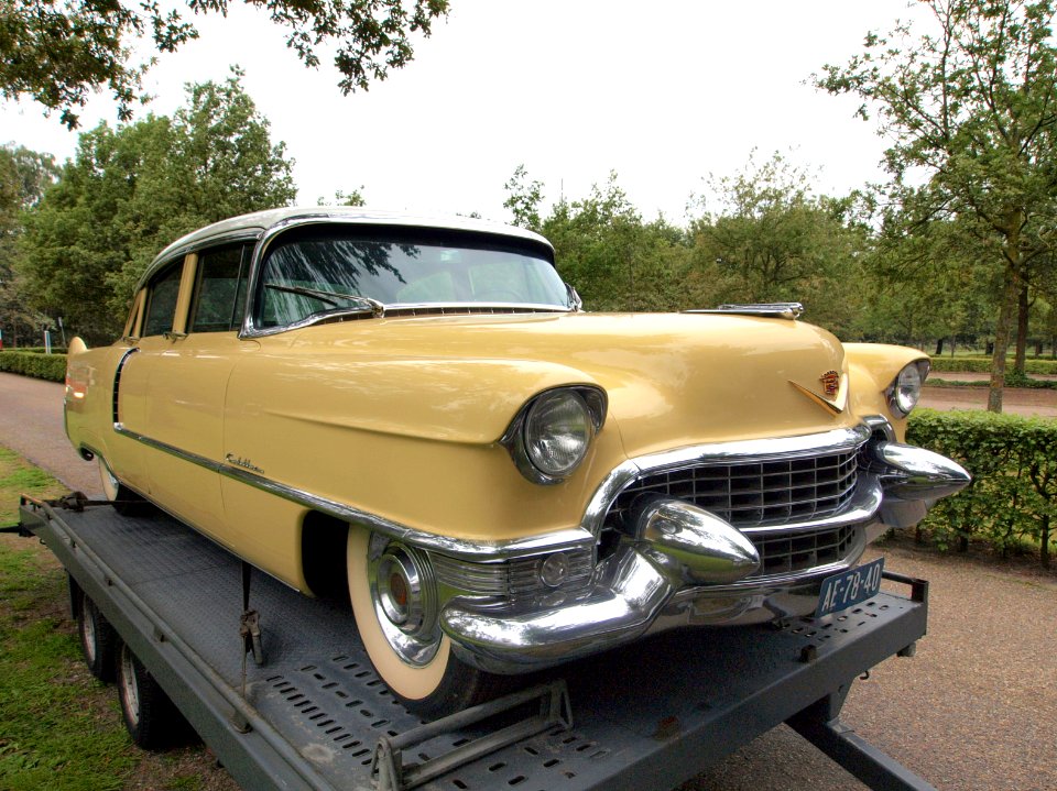 1955_Cadillac_Fleetwood,_Dutch_licence_registration_AE-78-40_p6