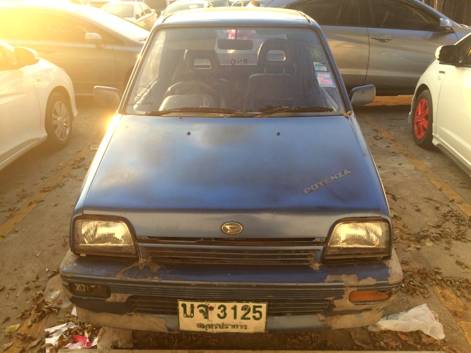 1989-1990_Daihatsu_Mira_(L70)_pickups_(07-12-2017)_05