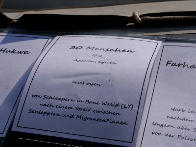 1Europafüralle_demonstration_Berlin_refugee_boat_as_monument_20