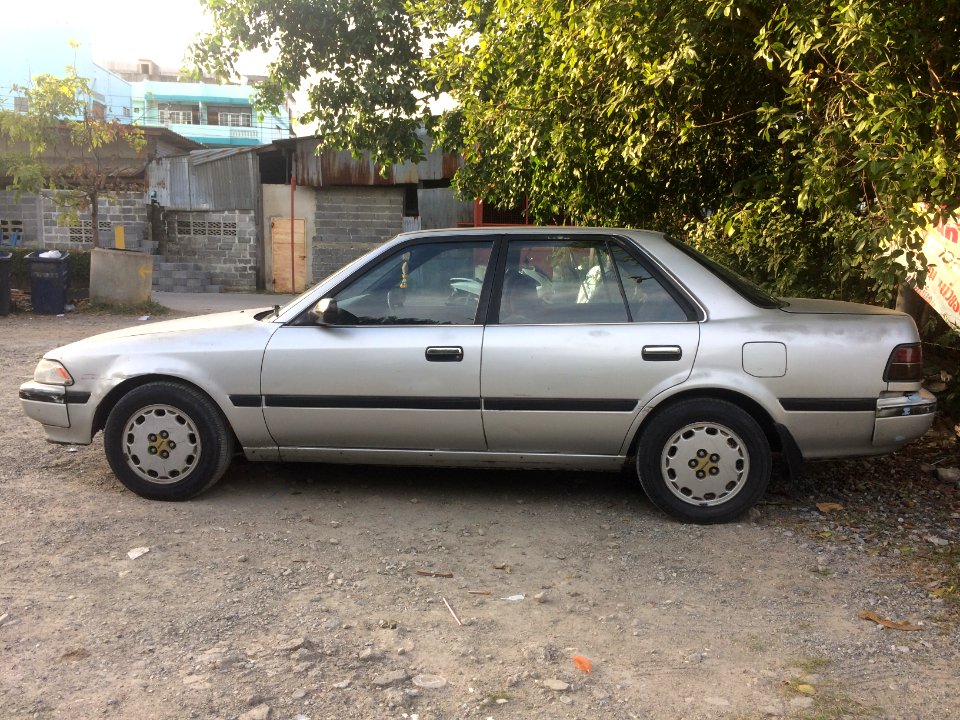 1988-1989_Toyota_Corona_(ST190)_2.0_GL_Automatic_Sedan_(03-08-2018)_03