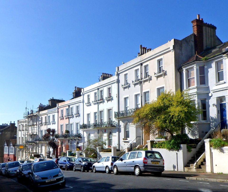 19–37_Roundhill_Crescent,_Round_Hill,_Brighton_(NHLE_Codes_1380834_and_1380835)_(February_2014)