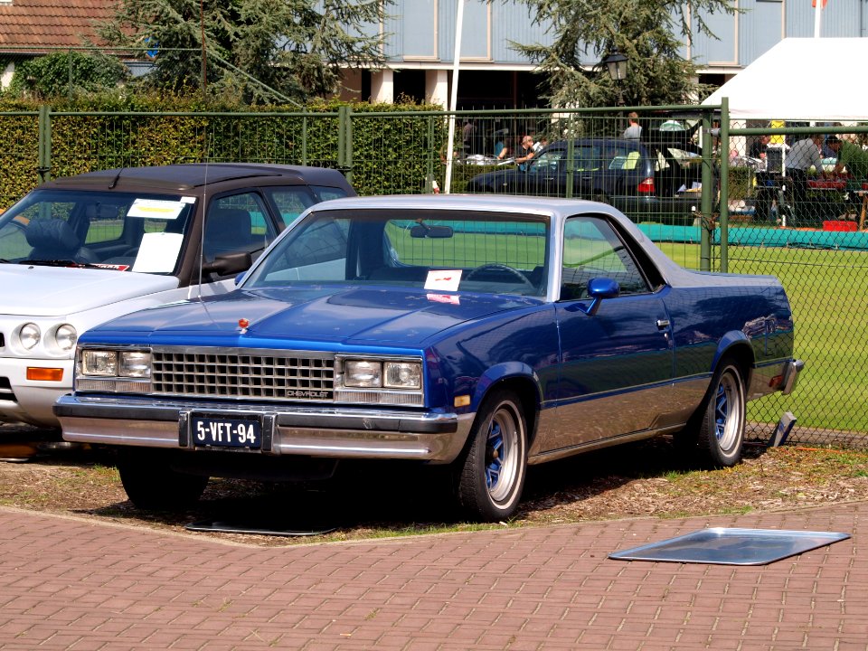 1982_Chevrolet_El_Camino,_Dutch_licence_registration_5-VFT-94