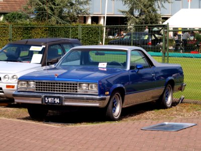 1982_Chevrolet_El_Camino,_Dutch_licence_registration_5-VFT-94