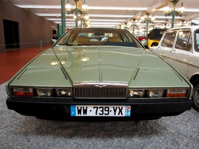 1982_Aston_Martin_Lagonda_Series_2,_V8,_5340cm3,_309hp,_225kmh,_pic2