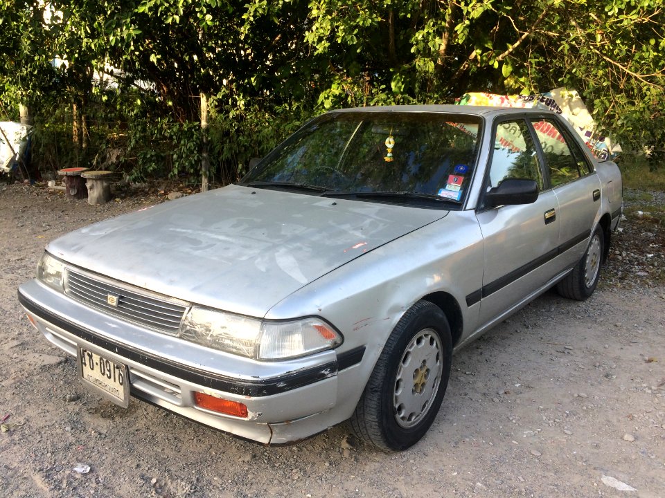 1988-1989_Toyota_Corona_(ST190)_2.0_GL_Automatic_Sedan_(03-08-2018)_02