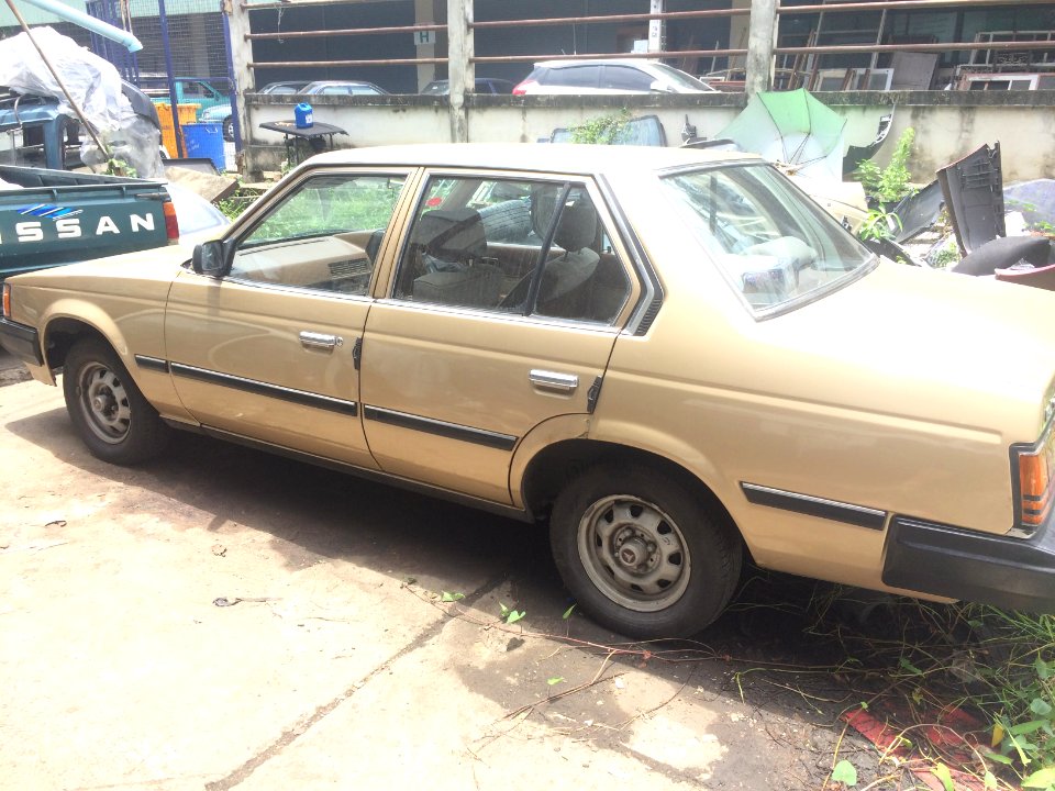 1982-1983_Toyota_Corona_(TT140)_DX_Sedan_(27-07-2018)_02